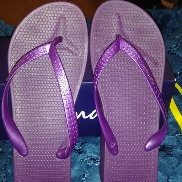 ⚡END OF SUMMER HOTMARZZ metallic purple foot flops - Picture 1 of 9